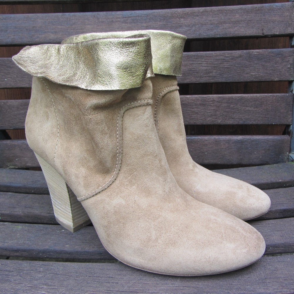 VIC BEIGE SUEDE GOLD TRIM ANKLE BOOTS SZ40 NWOT